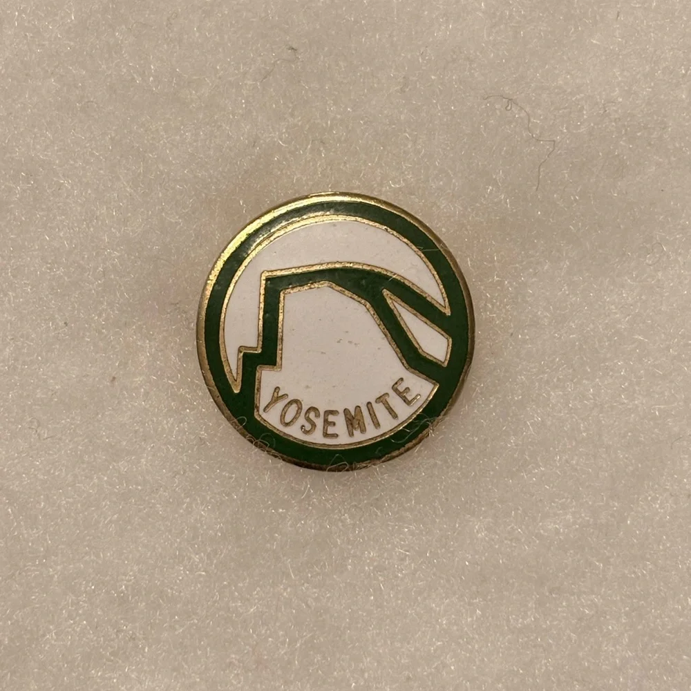 Vintage 1978 Yosemite Ski Trail Pin Green White Gold Enamel